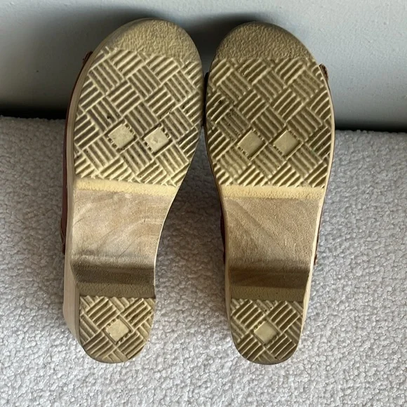 -No. 6 Daria Mid Heel Sandal - Picture 6 of 8